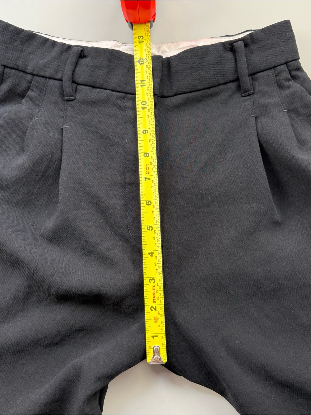 Aritzia Wilfred Effortless Mid-Thigh Pleated Trouser Shorts Black 4 Minimalist - Picture 11 of 13